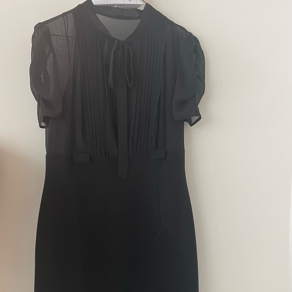 Calvin Klein black dress. Top lace with a bow. - Picture 2 of 4